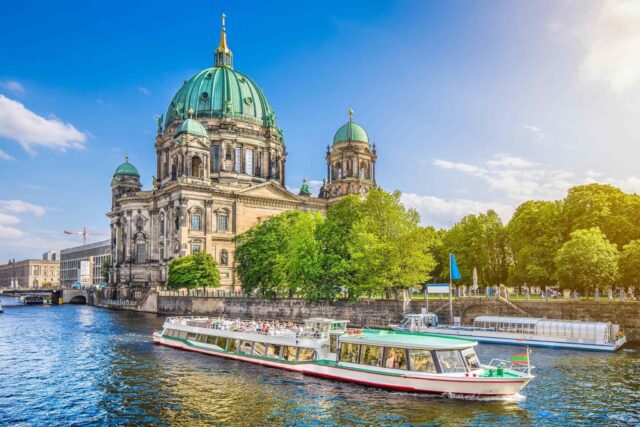 https://travelonica.com/wp-content/uploads/2018/09/destination-berlin-02-2-640x427.jpg