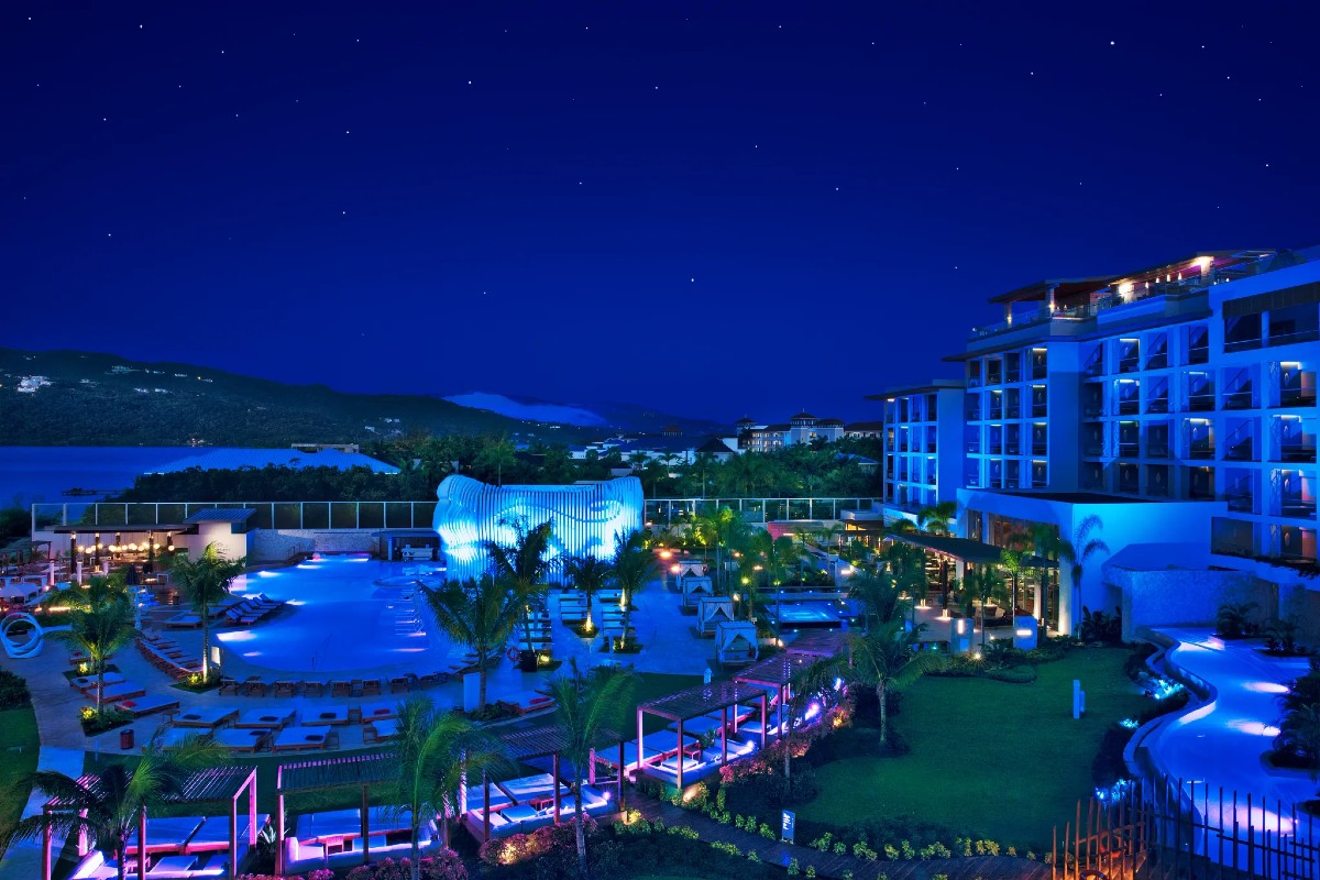 BREMB-EXT-Resort-Panoramic-Night-2A-RGB-CB