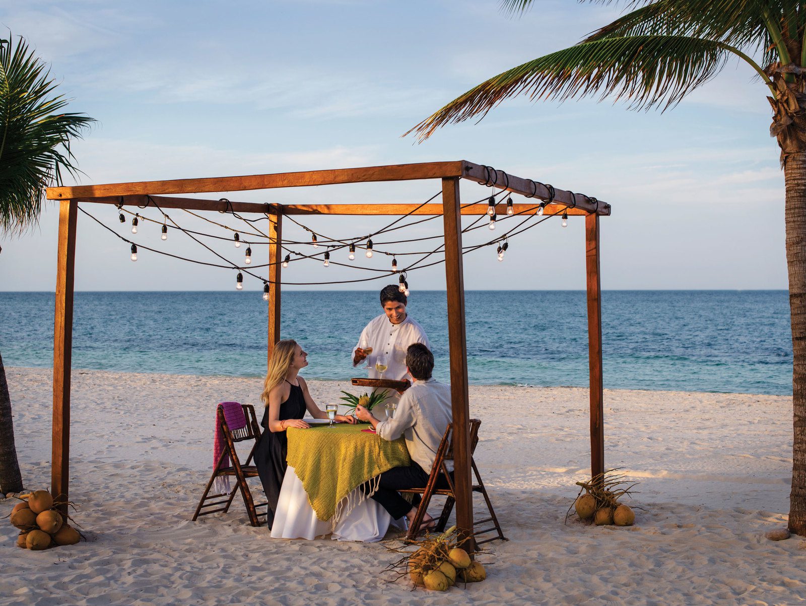 caribbean-beach-resort-dining