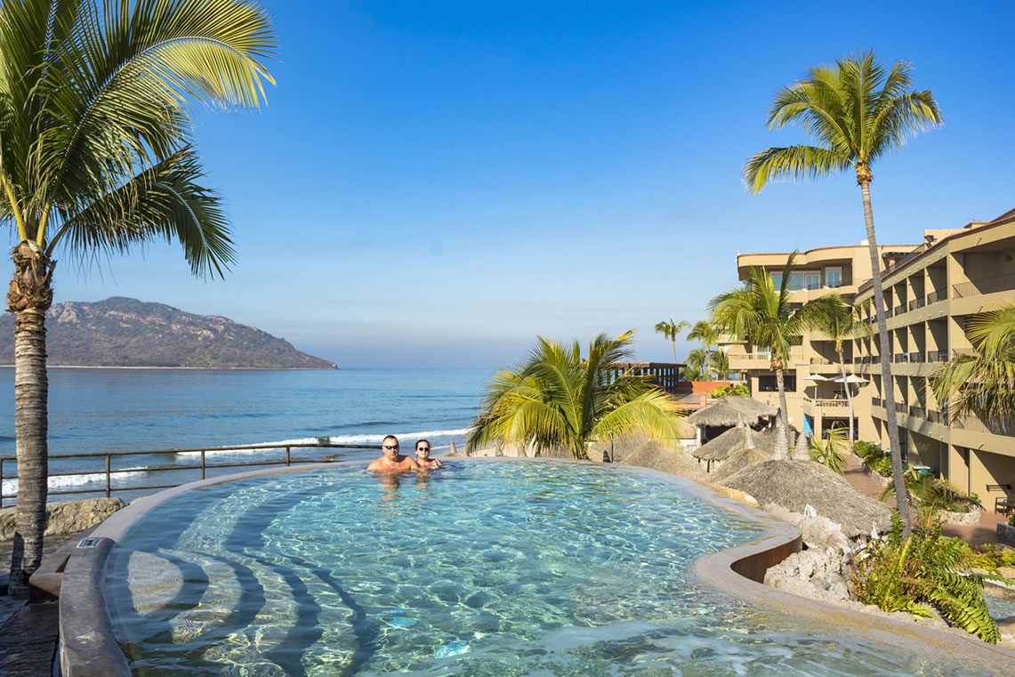 Jacuzzi-frente-al-mar-de-Mazatlán