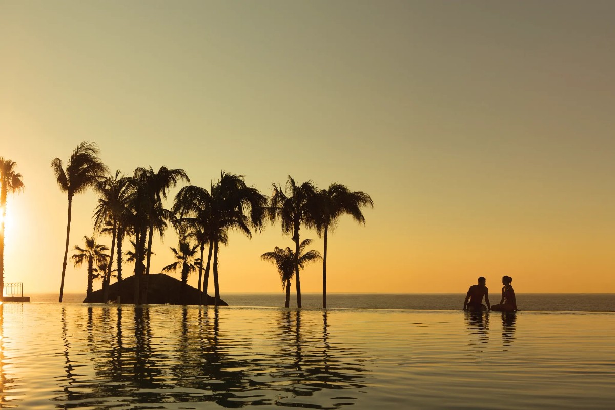 DRELC-EXT-Couple-InfinityPool-Sunset-1A-CB