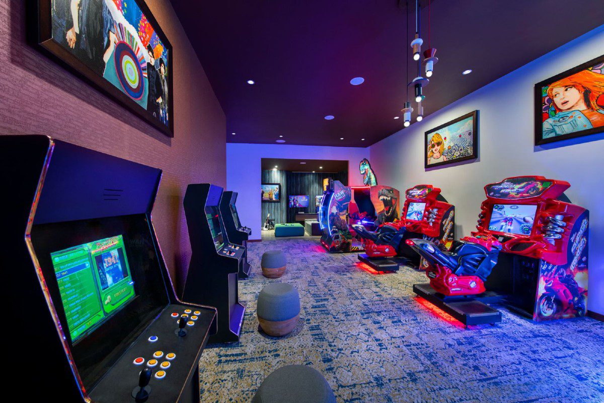 HRHLC_CAVERN_CLUB_ARCADE_GAME_ROOM