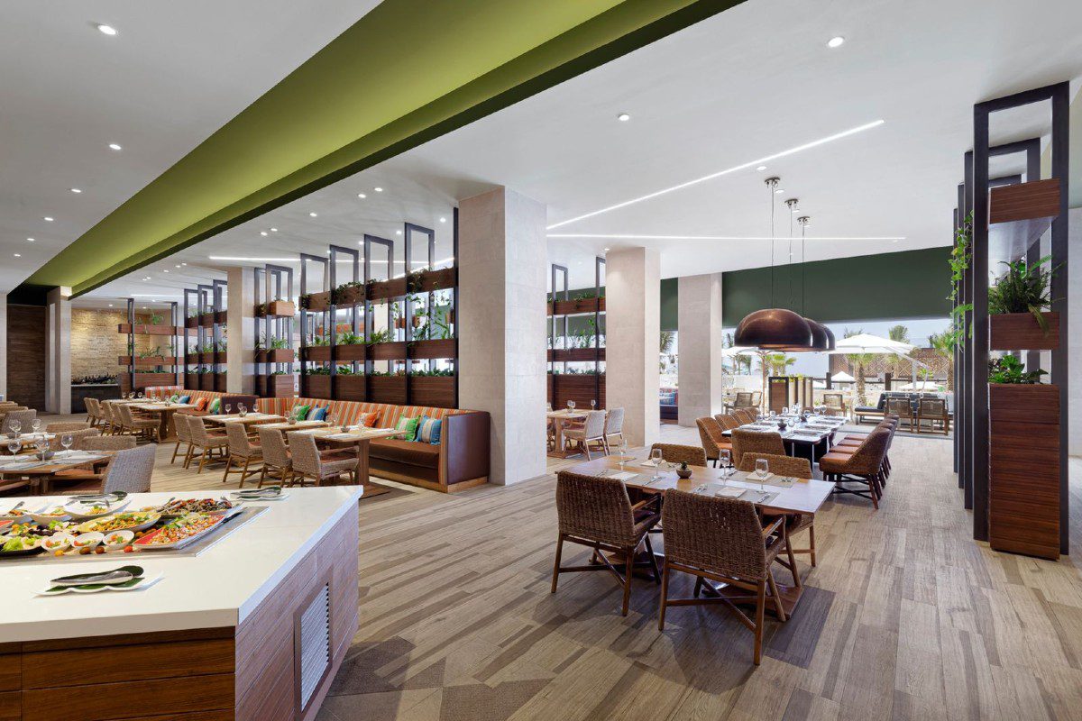 HRHLC_MARKET_RESTAURANT