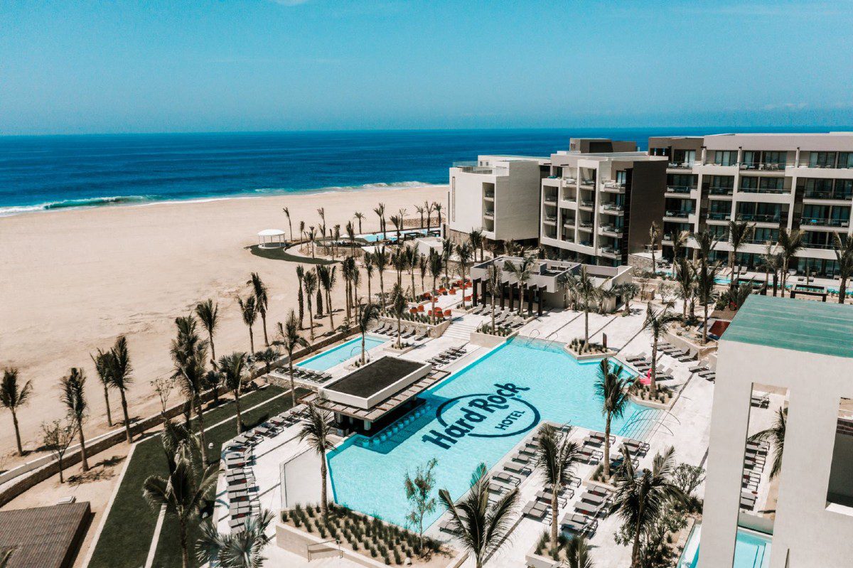 HRHLosCabos_Lifestyle_Pool_Beach