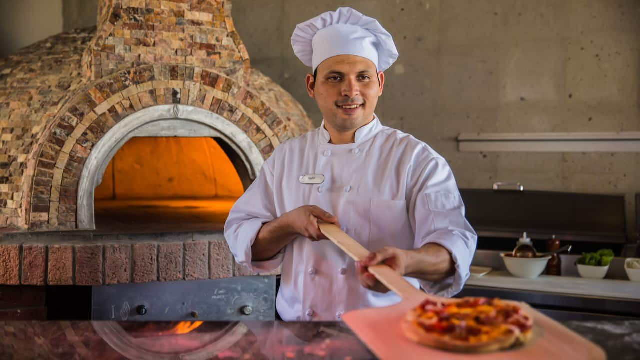 Hyatt-Ziva-Los-Cabos-P240-Zafiros-Fresh-Oven-Pizza.16x9