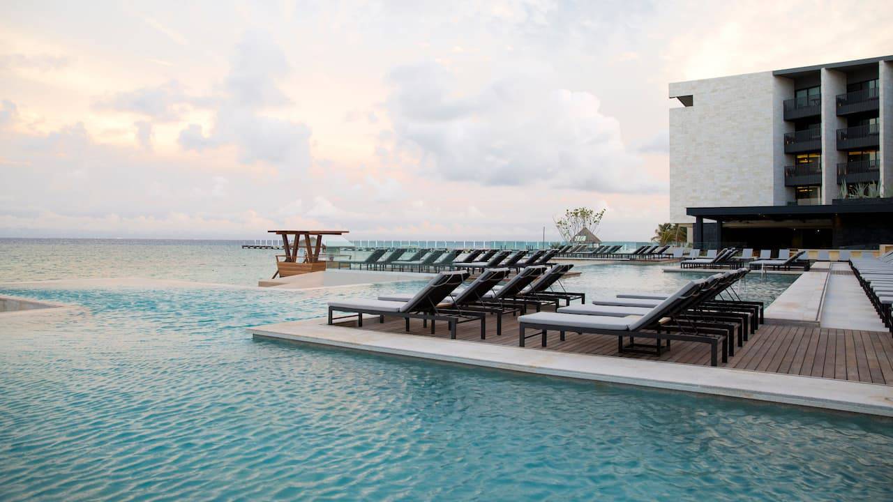 Grand-Hyatt-Playa-Del-Carmen-P200-Pool-Deck