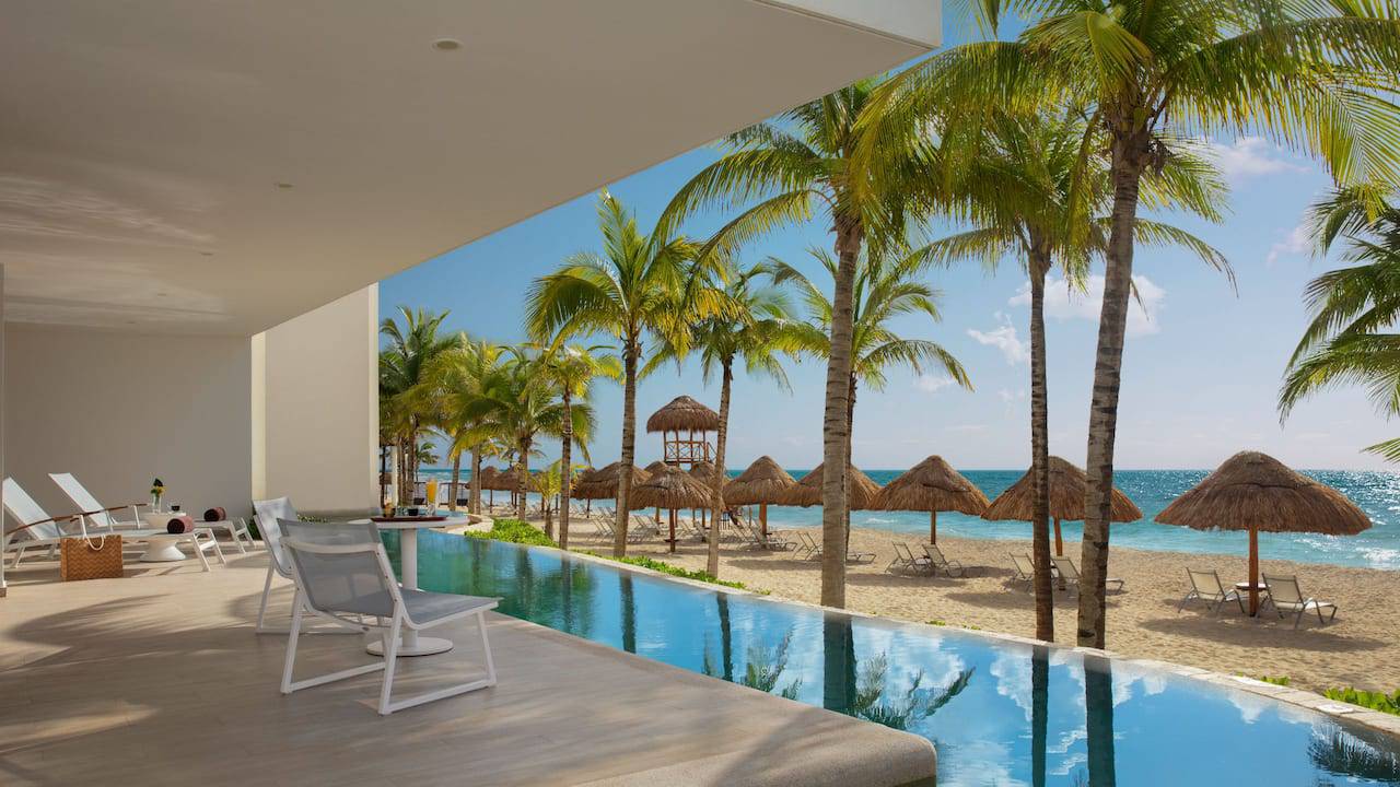 SECUN-P0002-Swimout-Oceanfront-Suite-Terrace