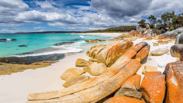 https://travelonica.com/wp-content/uploads/2023/08/See-the-stunning-Bay-of-Fires-640x360.jpg