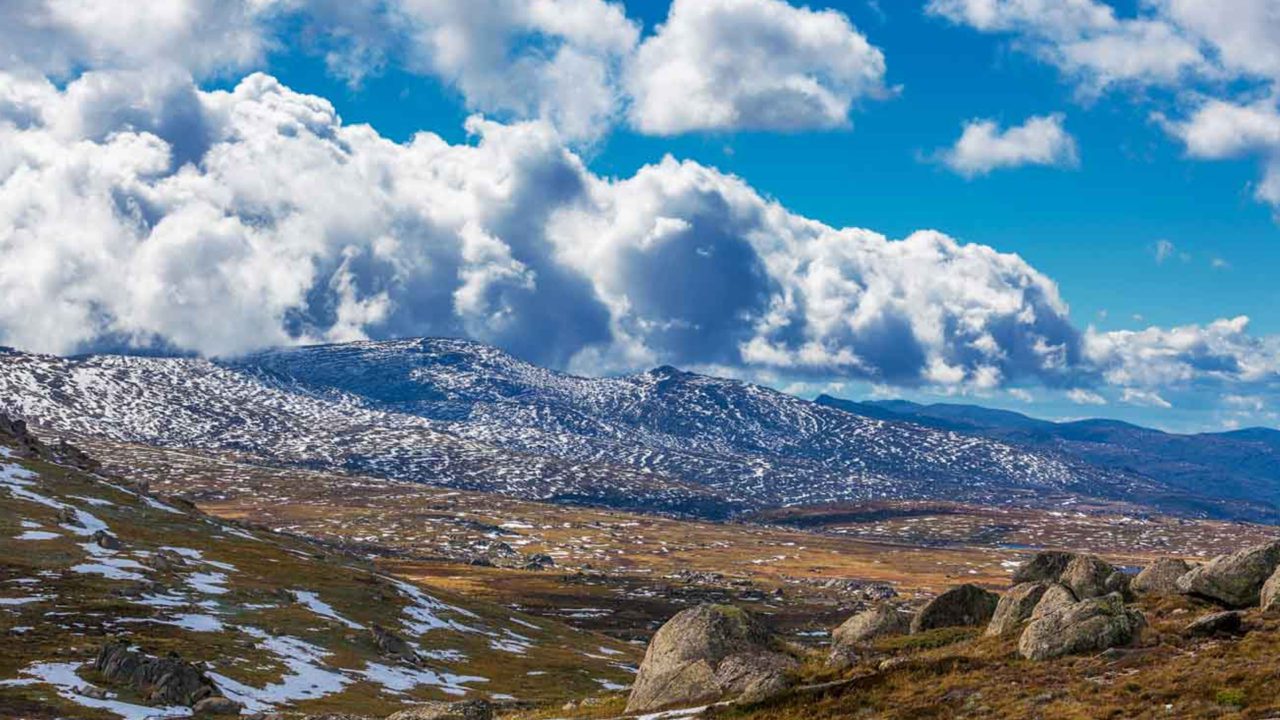 https://travelonica.com/wp-content/uploads/2023/08/Visit-the-Kosciuszko-National-Park-1280x720.jpg