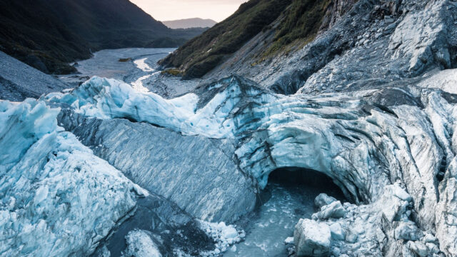 https://travelonica.com/wp-content/uploads/2023/08/the-majestic-Franz-Josef-Glacier-640x360.jpg