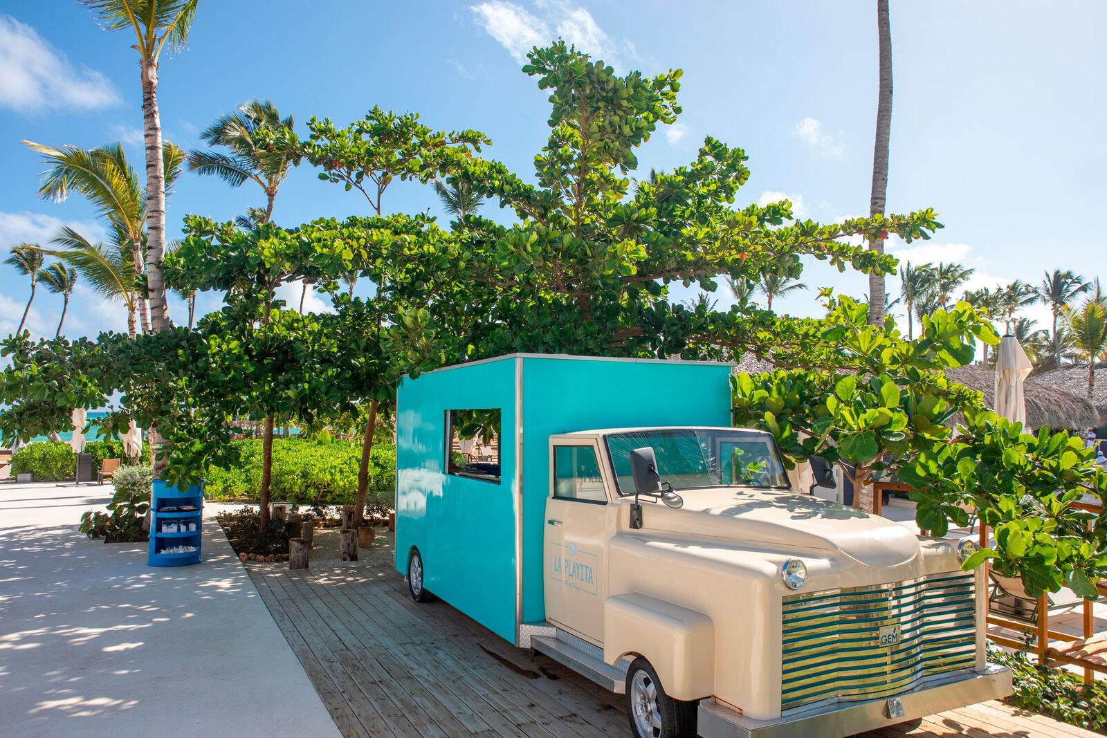 Finest-Punta-Cana-La-Playita-food-truck