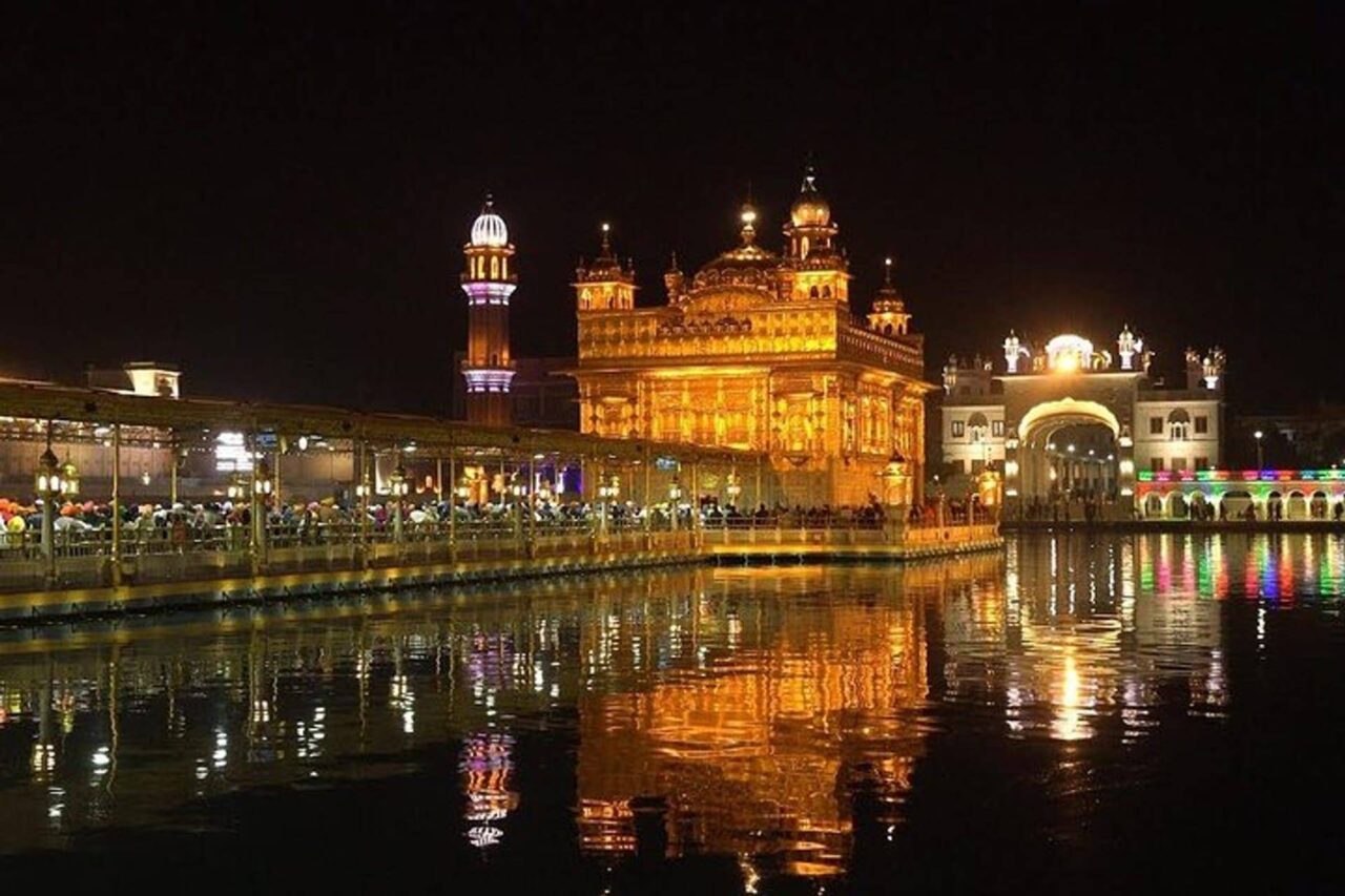 https://travelonica.com/wp-content/uploads/2024/09/0ba26dab-b882-43c6-abd1-cab9ed51a2ce_golden-triangle-tour-with-golden-temple-amritsar-8-days-xlarge-1-1280x853.jpg