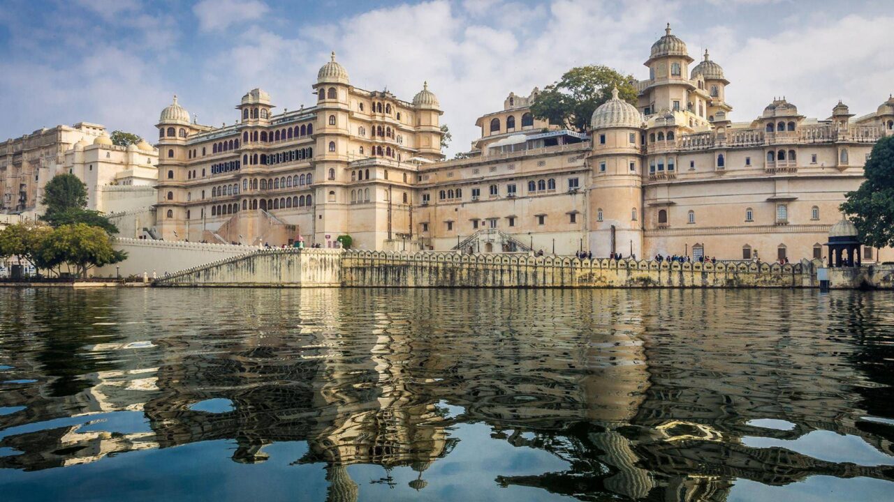 https://travelonica.com/wp-content/uploads/2024/09/509-Unforgettable-destinations-in-India-lake-cities-1280x720.jpg