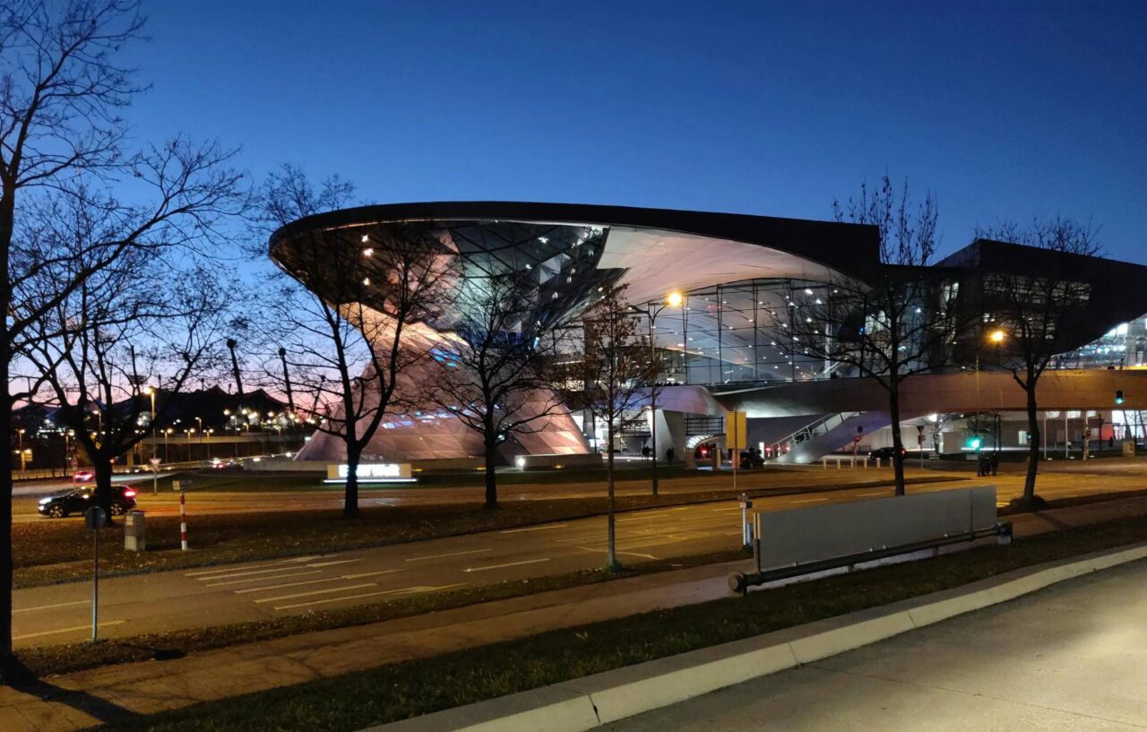 https://travelonica.com/wp-content/uploads/2024/09/BMW-Welt-1280x817.jpg