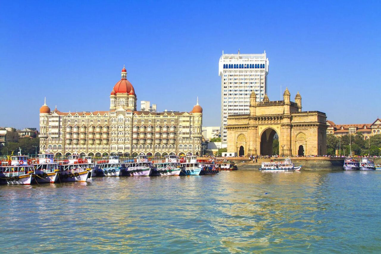 https://travelonica.com/wp-content/uploads/2024/09/Gateway-monument-India-entrance-Mumbai-Harbour-coast-1280x854.jpg