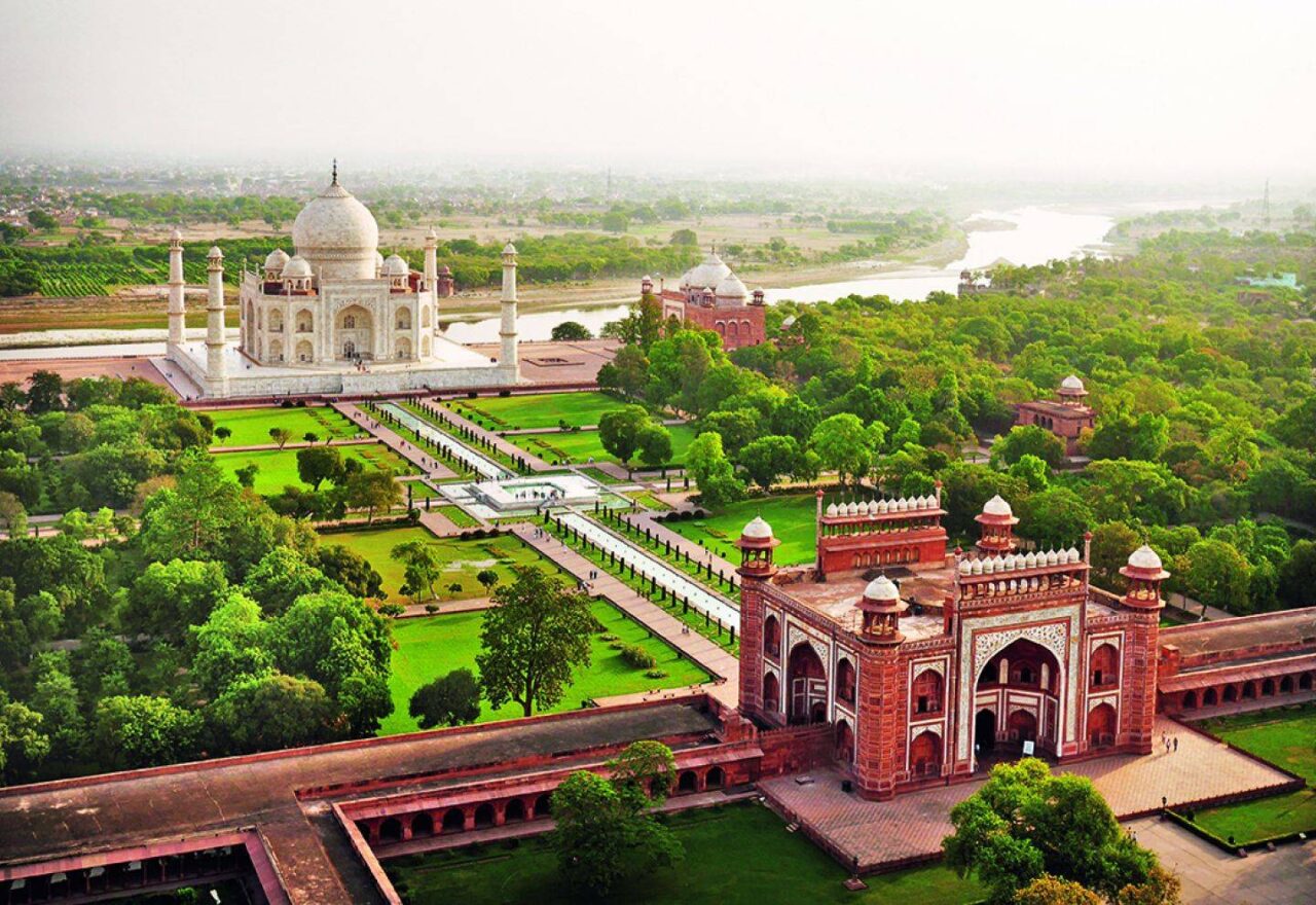 https://travelonica.com/wp-content/uploads/2024/09/Ministry-of-Tourism-Govt-of-India-595161_Taj-Mahal-Uttar-Pradesh-Aerial_821631bb23140209ea99c8f810f75634-1280x880.jpg