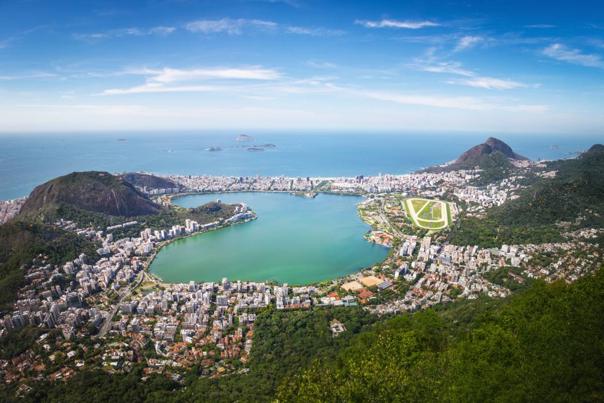 https://travelonica.com/wp-content/uploads/2024/09/aerial-view-of-rodrigo-de-freitas-lagoon-and-two-b-2023-11-27-05-30-58-utc-1-1.jpg