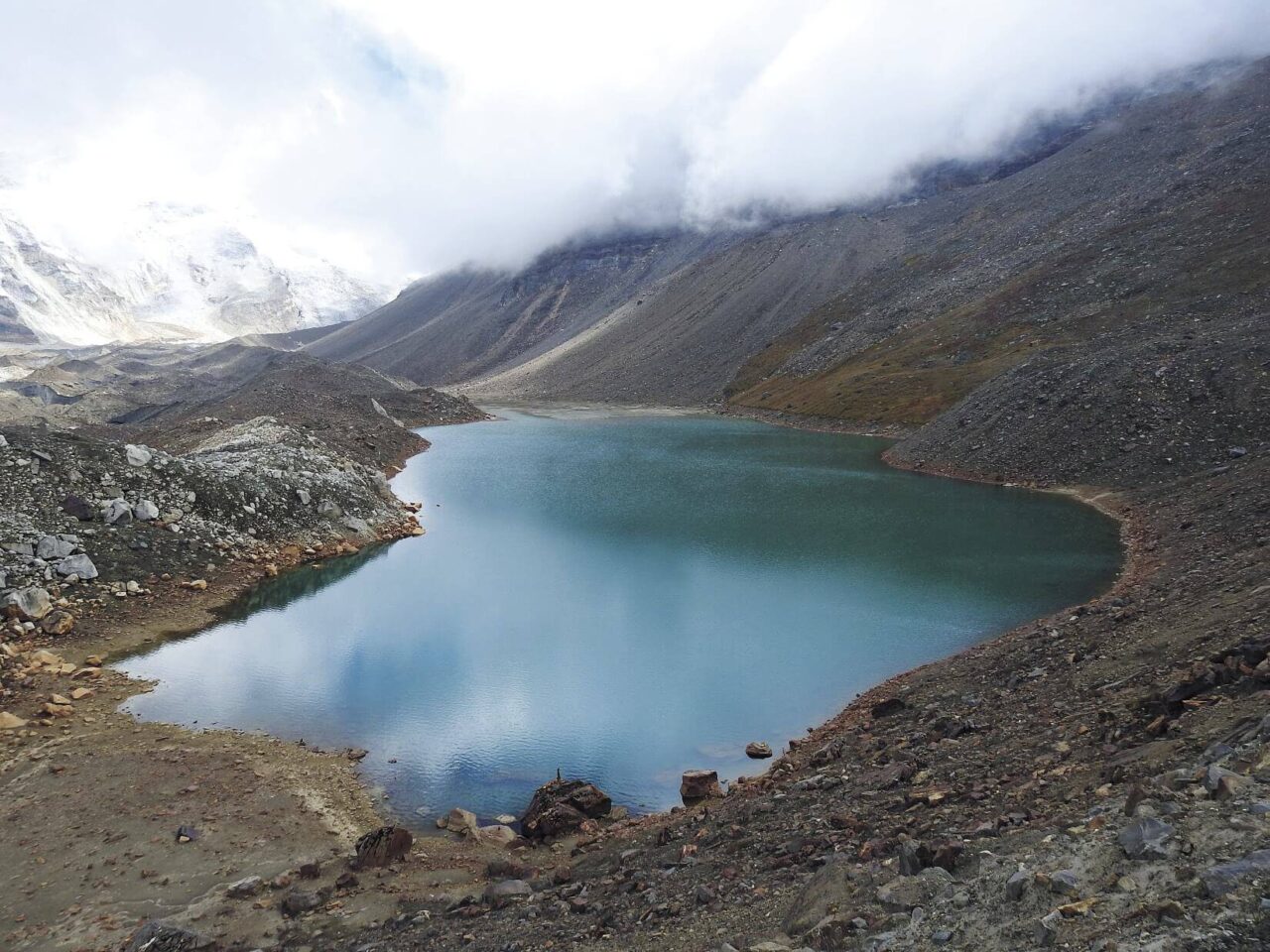 https://travelonica.com/wp-content/uploads/2024/09/kedar-tal-Shiva-lake-1280x960.jpg